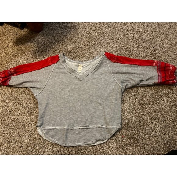 Free People We The Free Bubble Tee Gray Combo Red Embroidered Sleeve Top Large - Picture 2 of 8